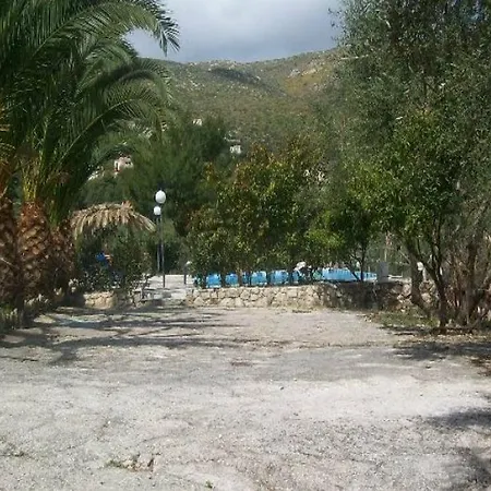 Lofos Apartman *